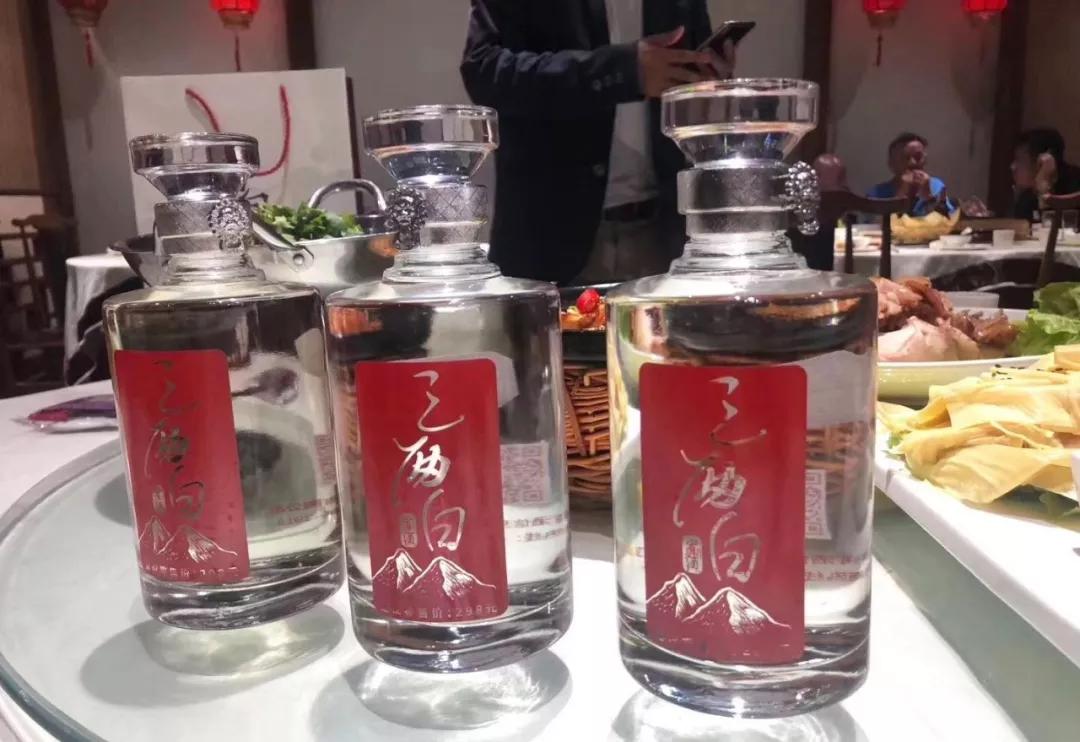 为口粮用户严选纯粮好酒三两白开创白酒消费极致性价比