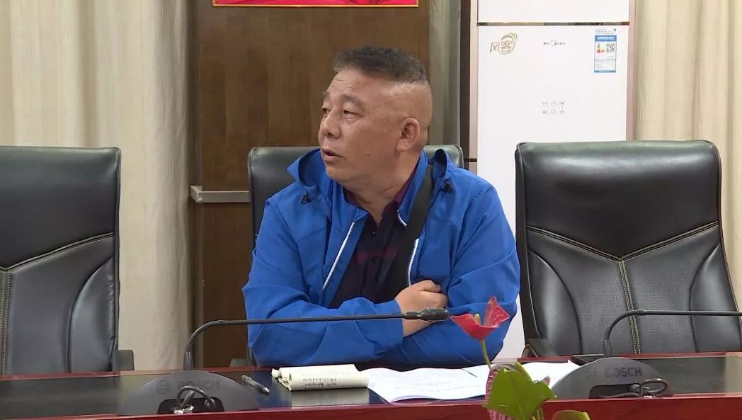 李雪涛主持召开福贡县十二届人民政府第59次常务会议
