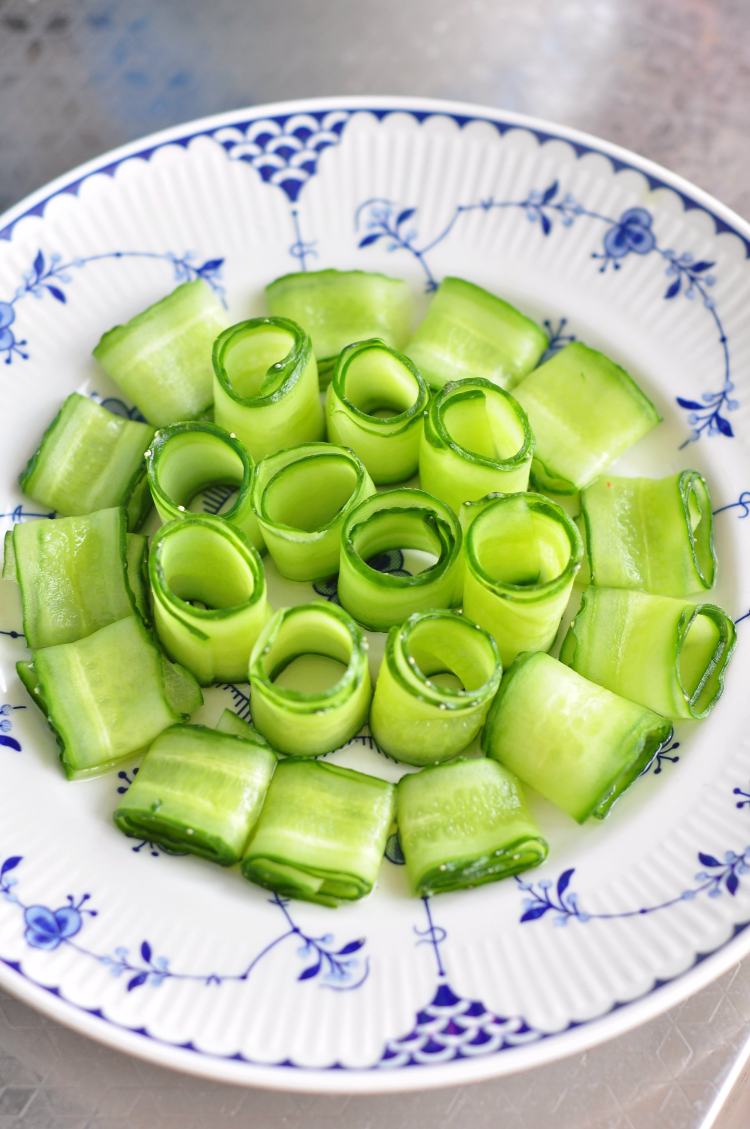 凉拌黄瓜都会做如何才能做得更高级饭店大厨教你这样摆盘