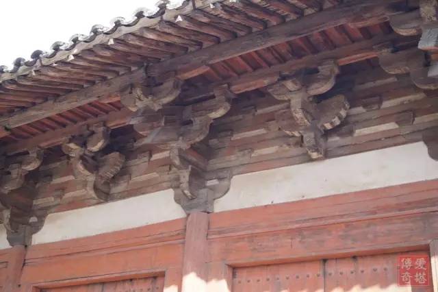 山西五台佛光寺东大殿使用的橑风槫四,阑额及普拍方32窟龛建筑未表现