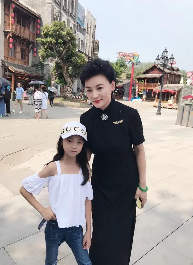 央视大剧重庆谈判即将上线李依宸饰演黄志忠女儿引关注