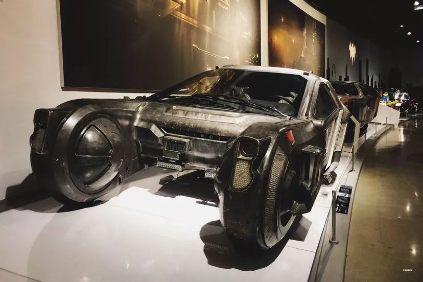 2017年的电影「银翼杀手2049」里面的标志lapd警车.