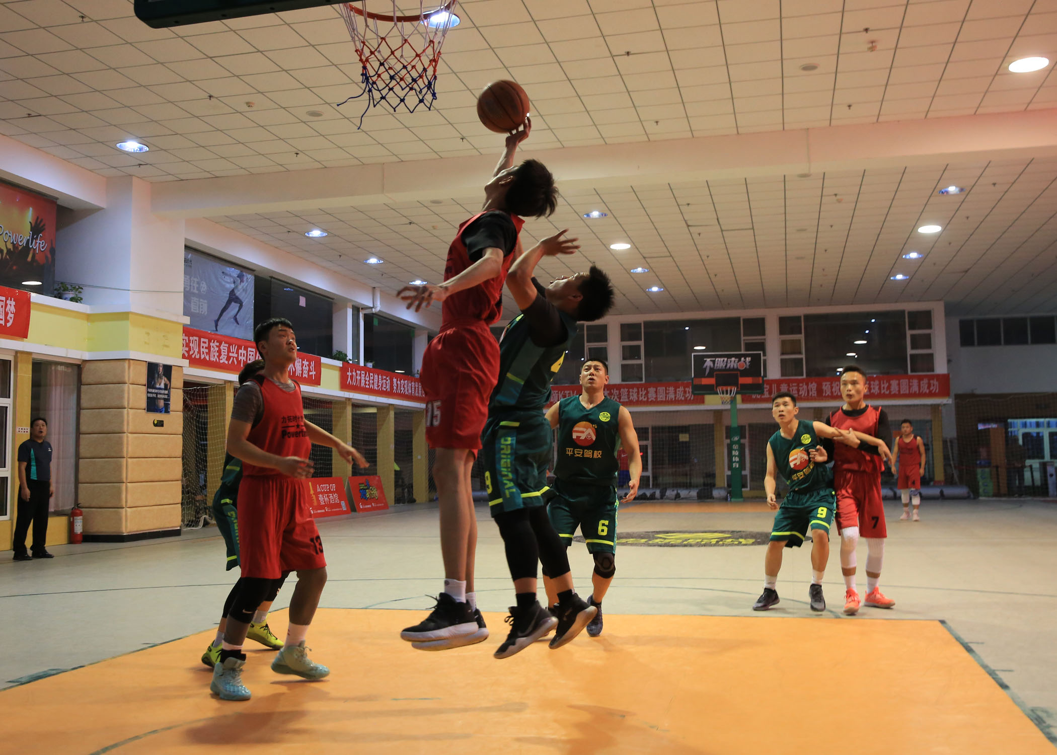 长治市篮球俱乐部联赛第三轮比赛在体育中心力拓时代健身馆比赛