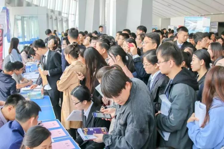 中国石油大学秋季校园招聘会,3000应届生现场求职