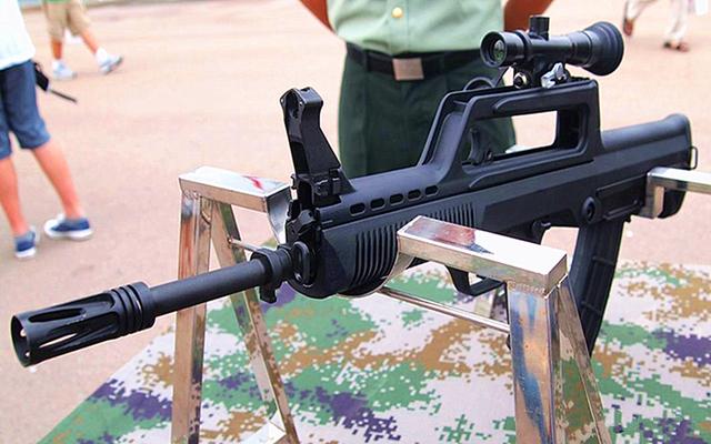 属于95式枪族的最新型,为目前中国人民解放军的制式步枪之一,发射国产