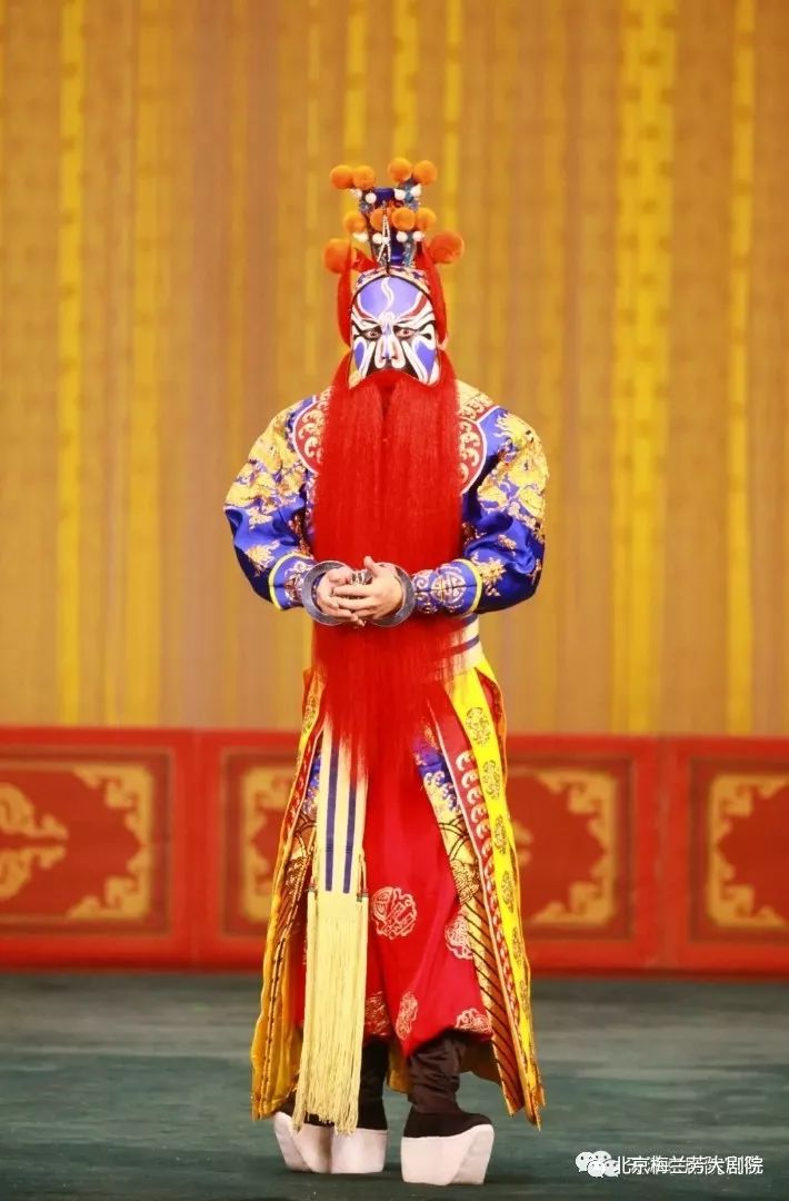 唐代秦王李世民伐郑,郑王世充多次挫败,单雄信独骑闯入唐营死战,被