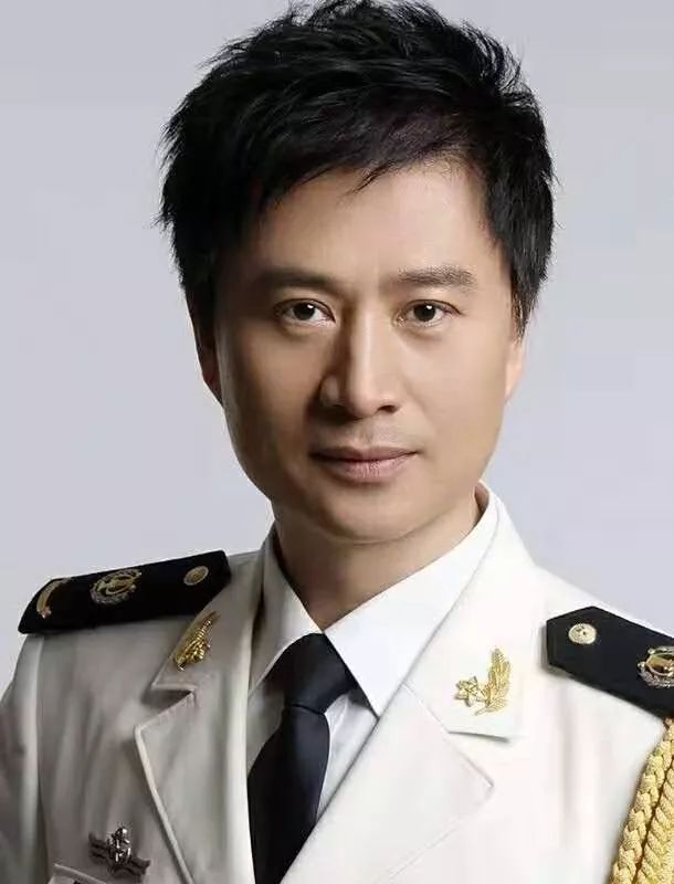 连长》是为纪念在九八抗洪抢险中牺牲的老连长,姜中山&王中新联袂之作