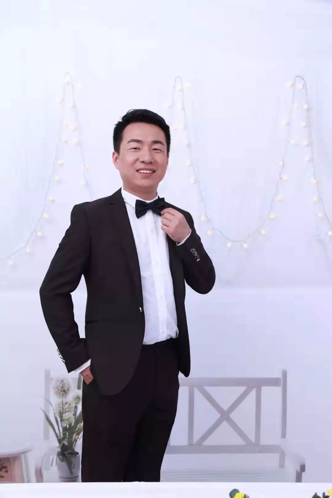 侯永生山西戏剧职业学院青年教师,师从于青年歌唱家郑斌,男中低音歌唱