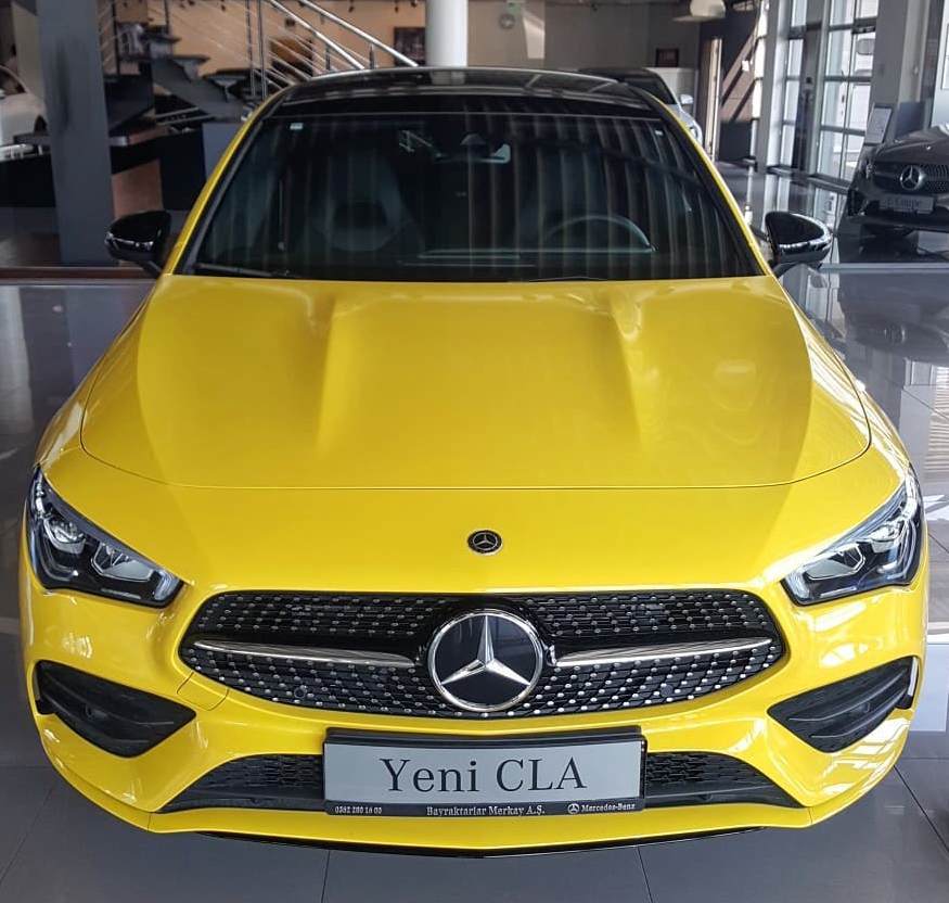 全新奔驰cla级海外实车到店黄色的运动感