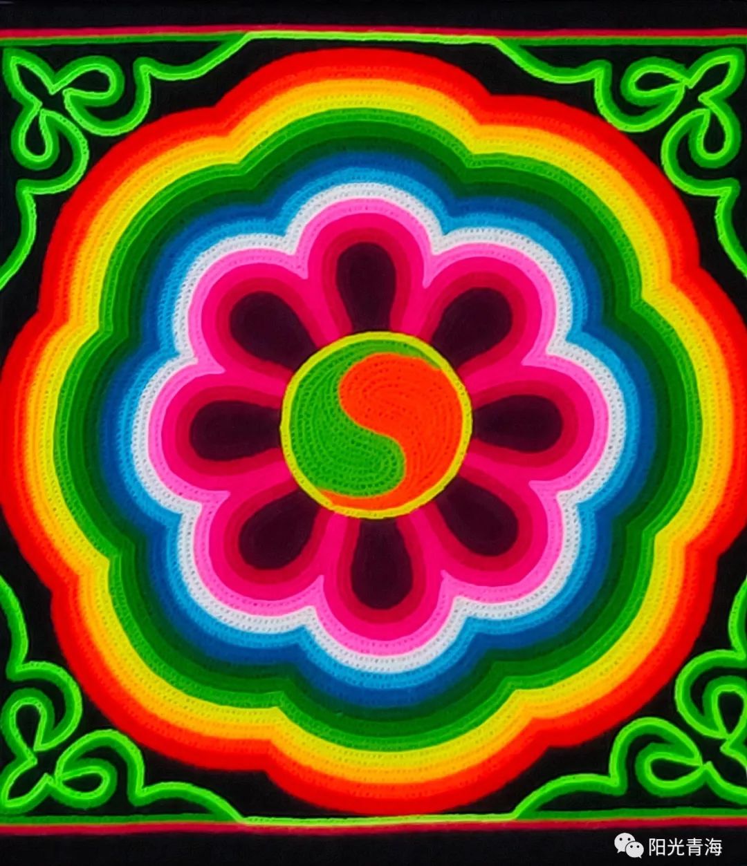 土族人民创造了灿烂的民族文化,土族盘绣传承了古老而又传统的刺绣