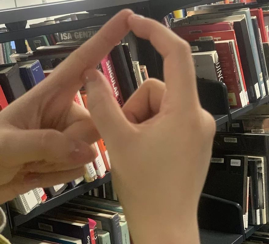 final深夜11点的图书馆其实是这样无数留学生比出p手势竟然就是为了它