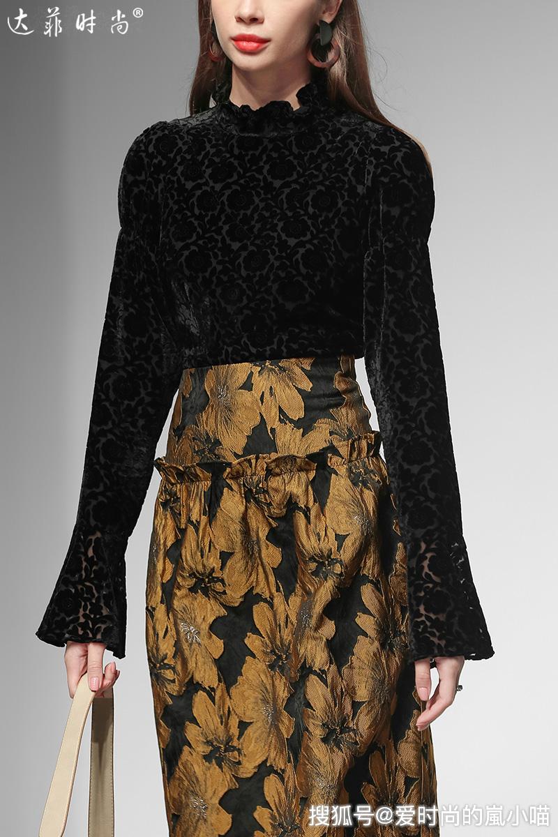 2019冬装新款欧美时尚复古丝绒烧花收腰衬衫高腰提花半裙套装