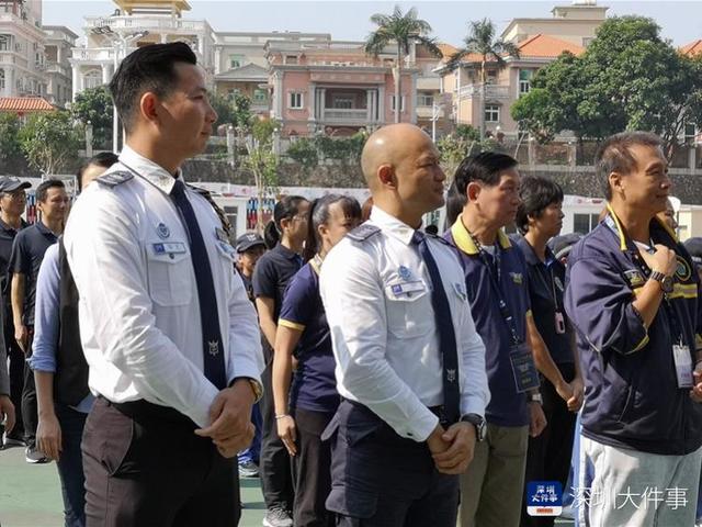 举枪自卫逼退暴徒,"光头警长"爆红网络,来深分享爱国情怀_刘泽基