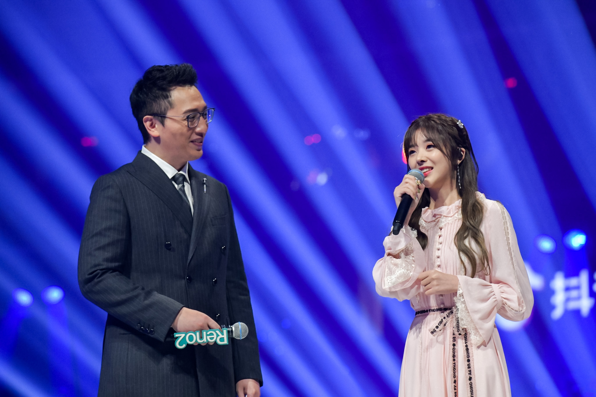 古风第一少女彭十六出席抖音美好奇妙夜一曲戏影荡气回肠感动千万粉丝