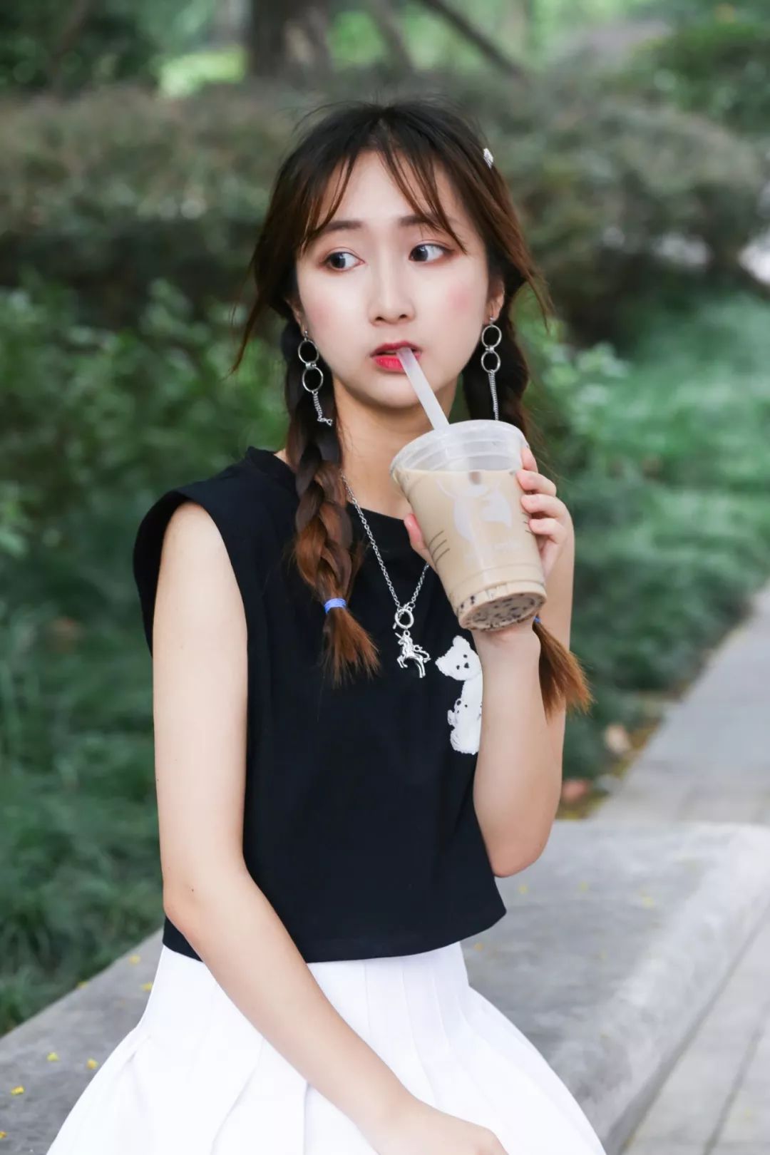 看完这篇魔都美少女的拍照新玩法你还敢说自己会喝奶茶吗