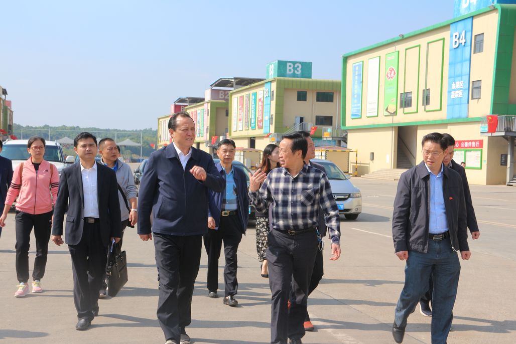 长沙市供销合作总社党委书记理事会主任余学辉一行抵达大河西农产品
