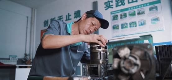 海信50周年盛大庆典:冰箱一线“匠才”刘广齐荣获卓越贡献奖-家电圈官网