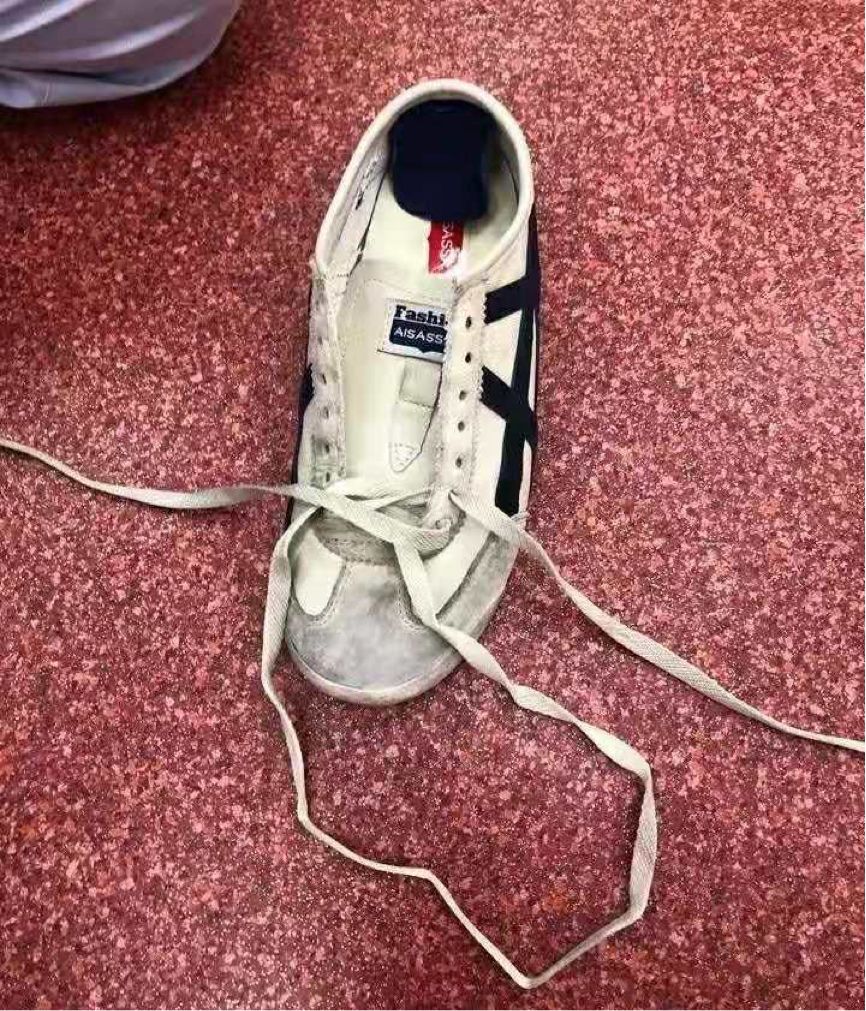 67初一新生还不会系鞋带有远见的父母都不怕孩子吃苦