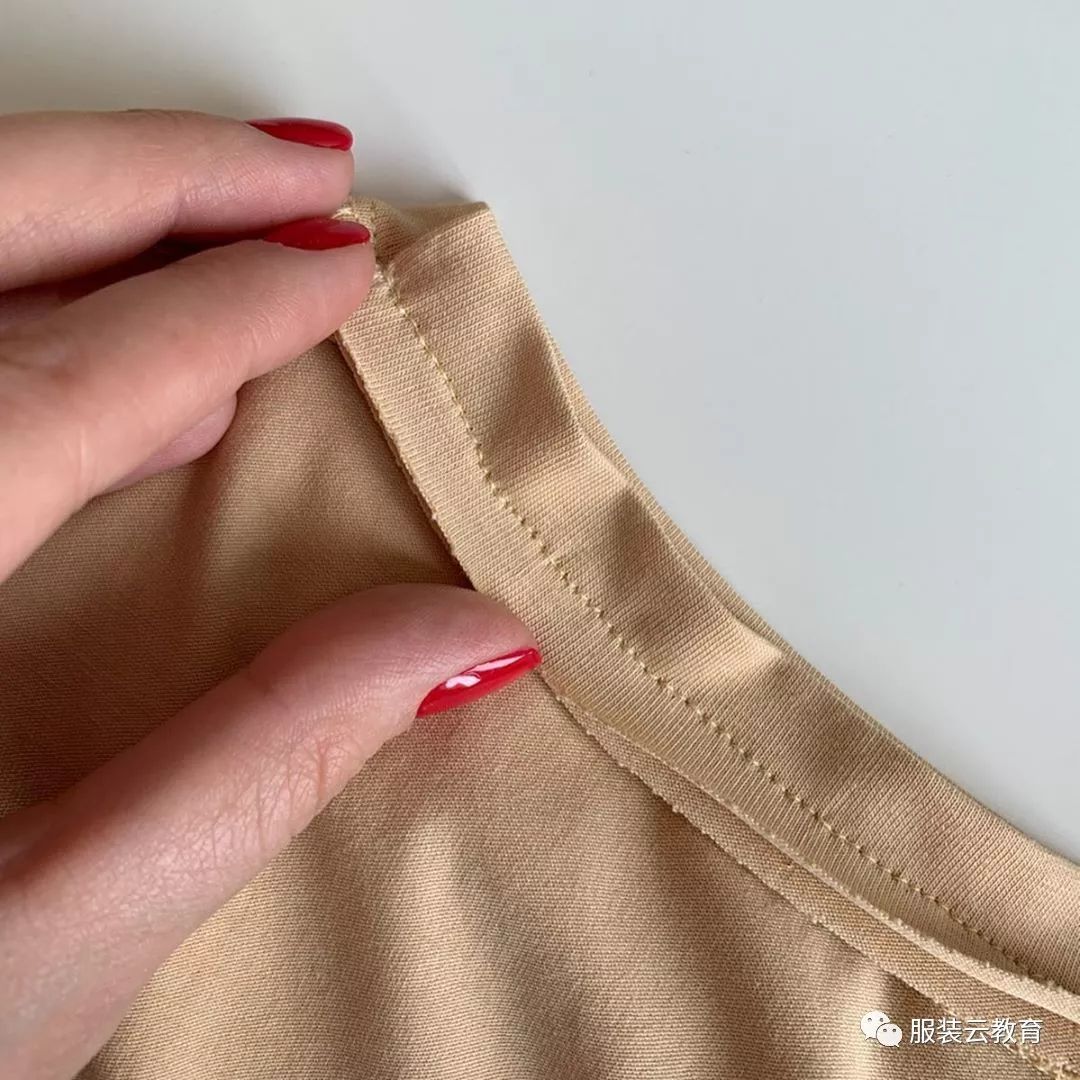 如何用贴边条隐藏t恤领口的接缝