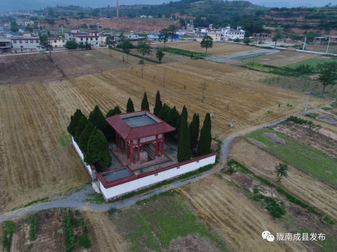 成县城关镇北关村,为南宋王朝利州西路安抚使,武功郡开国公吴挺之陵园