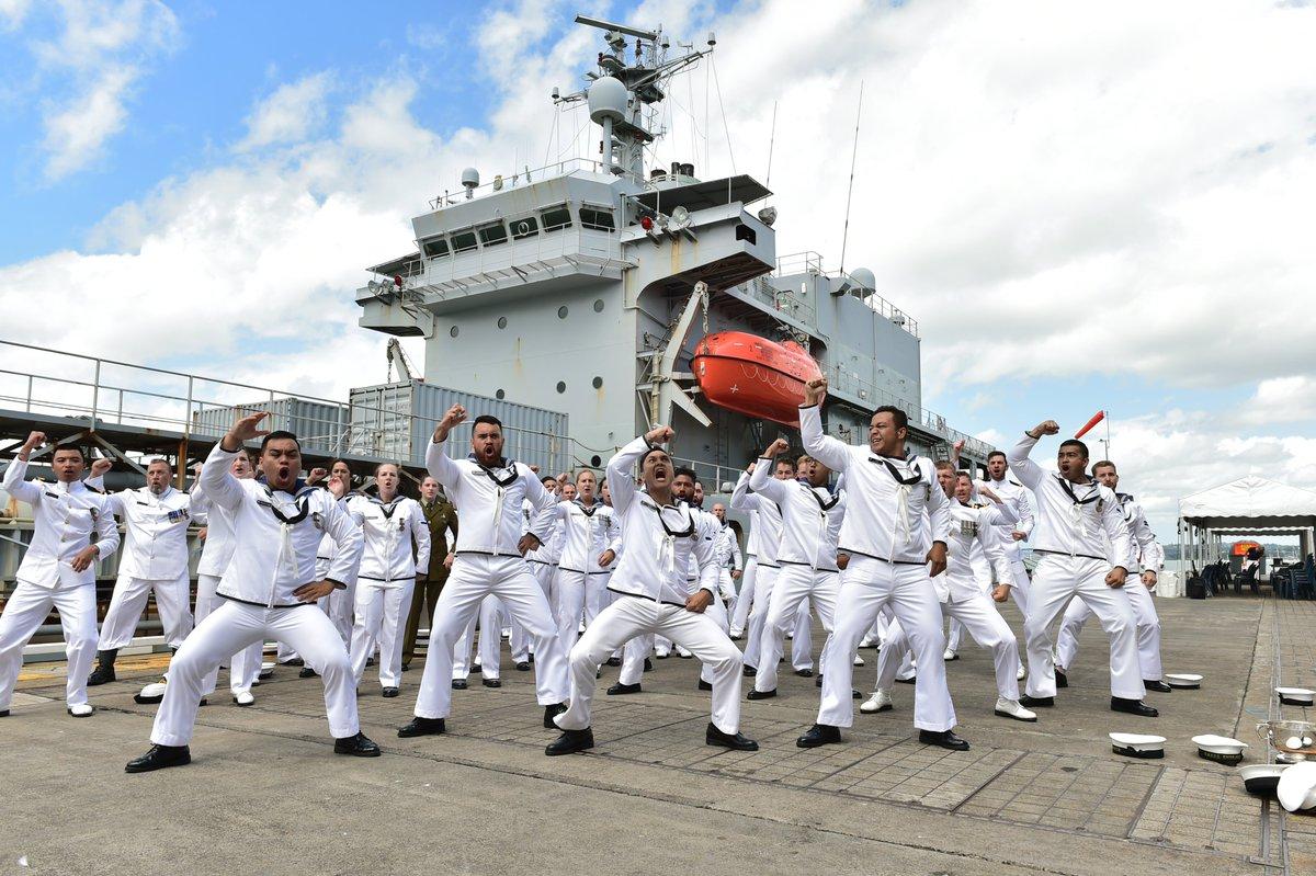 原创男兵化妆涂指甲戴假睫毛新西兰海军全面放开但这点绝对不行