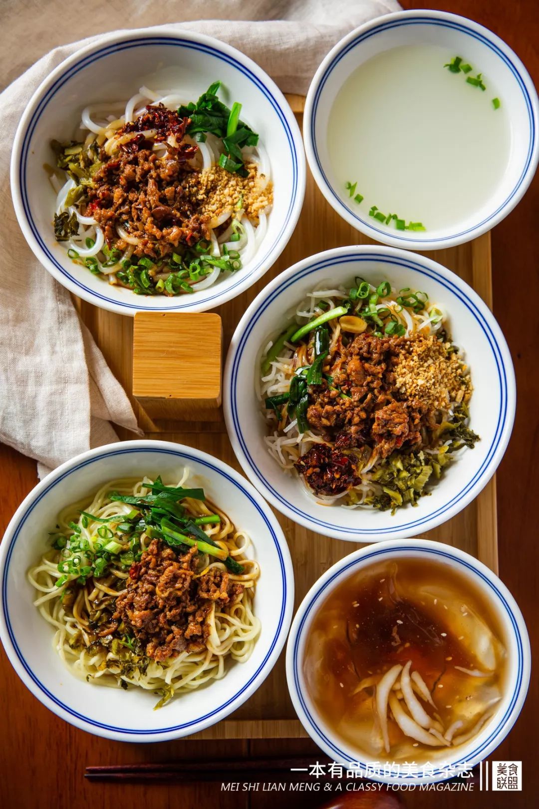 在昆明老街文明街品尝传承了几百年的非遗美食