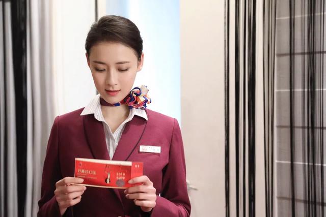 出道就演中国机长杨琪茹颜值不输李沁和袁泉未来可期