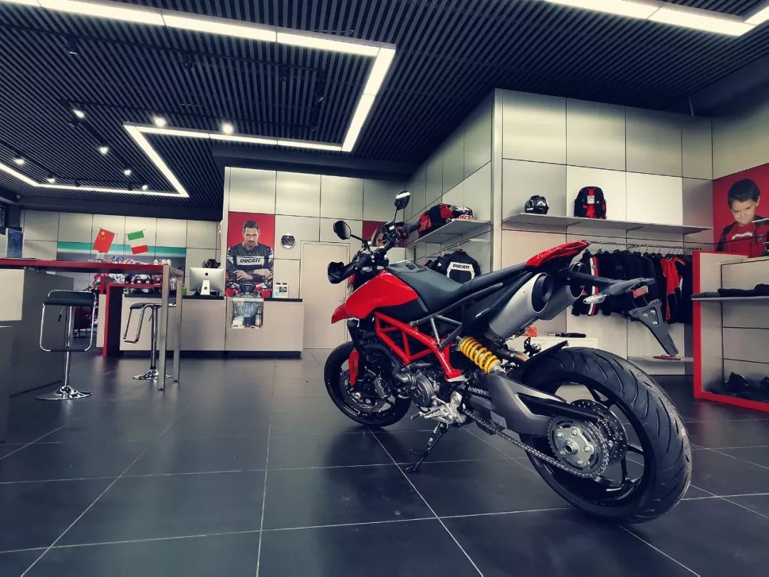 杜卡迪hypermotard 950展厅实拍 左右滑动查看更多>杜卡迪骇道