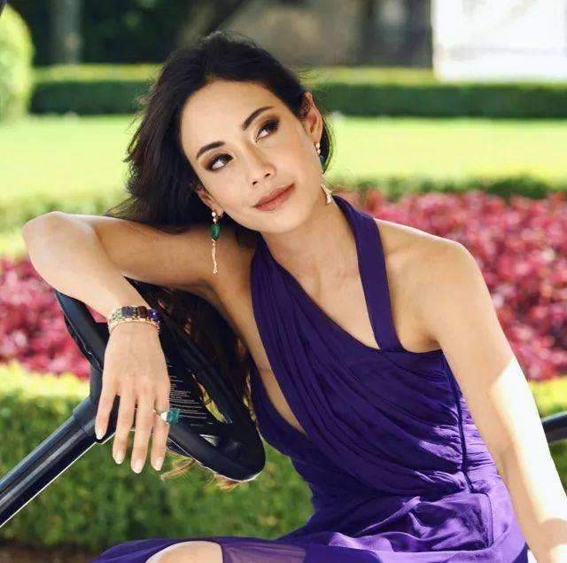 如今29岁就有了百亿身家,也被称为中国最有钱的90后女富豪,郭燕光不仅