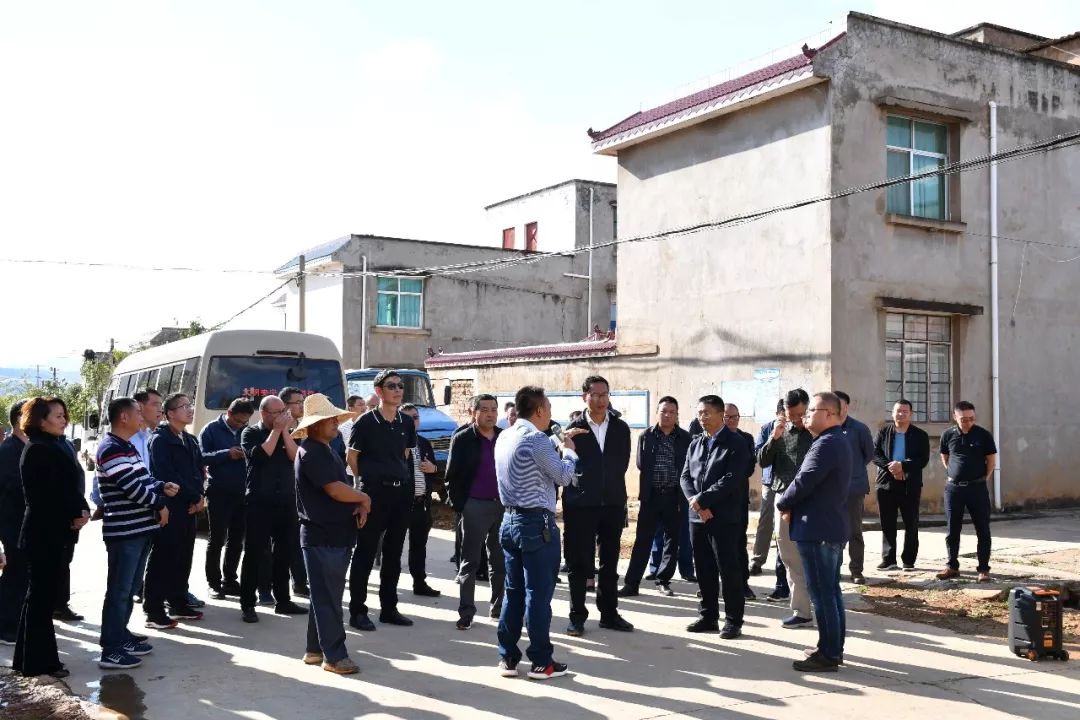 安宁市委市政府在八街街道召开全市违法违规建筑整治工作现场会