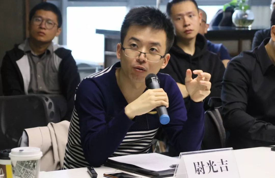 从左至右:尉光吉,王家浩,蒲英玮蒲英玮,王家浩,尉光吉分别以《能量