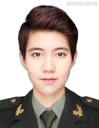 出生于1998年2月的杜玥在丹麦赛双线作战,与李茵晖