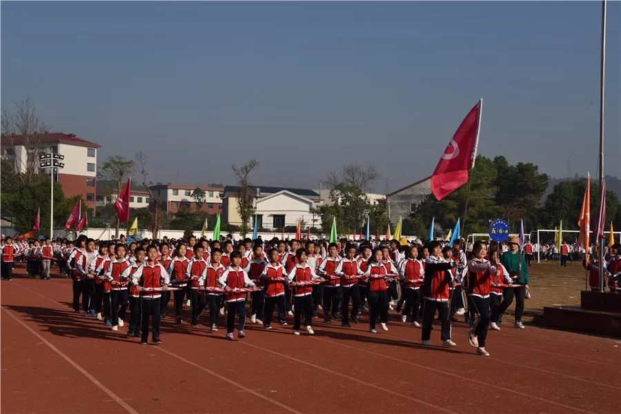 体艺点燃梦想赛场挥洒激情衡山县星源学校第五届体艺节暨第十四届校运