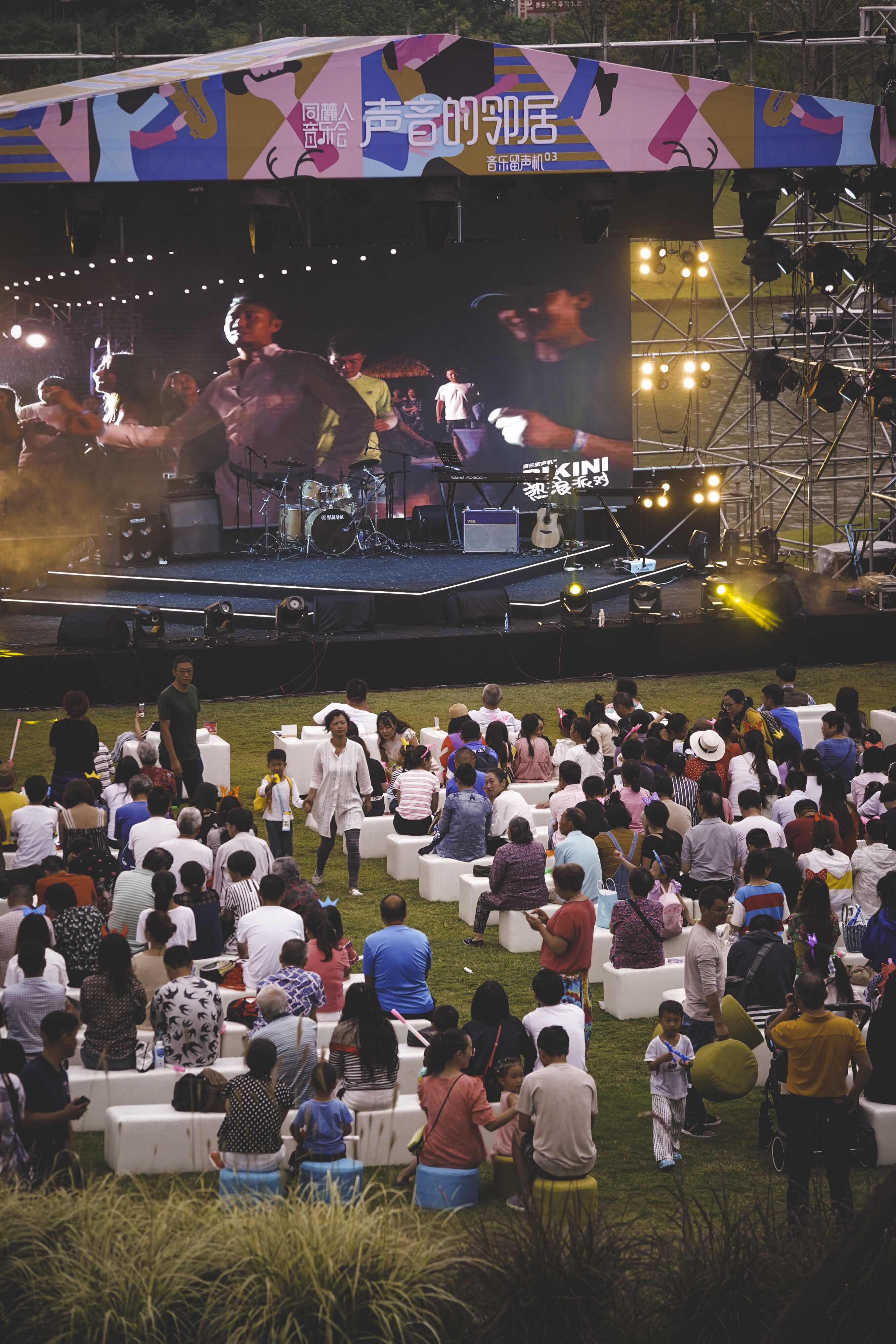 观察│从外看到的神盘麓湖从内可以看到什么