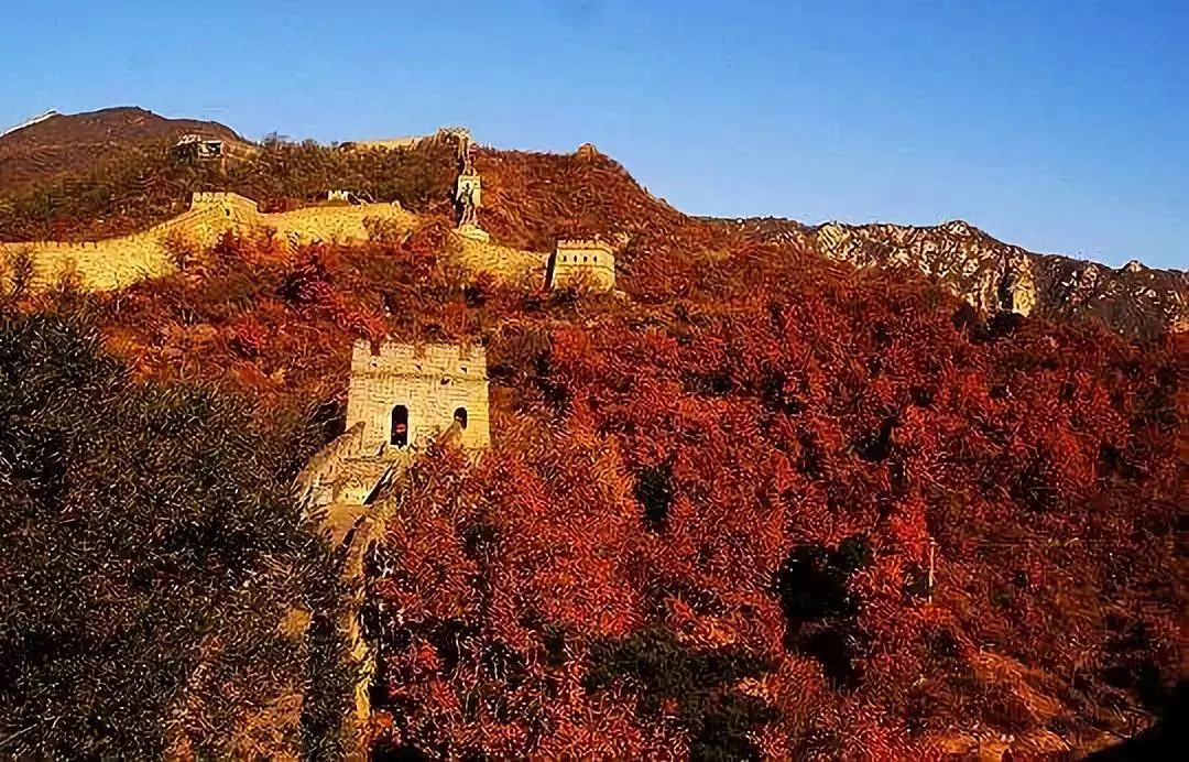 130公里,天津市168公里(津蓟高速),驱车可以直达顶峰,各景区主要景点