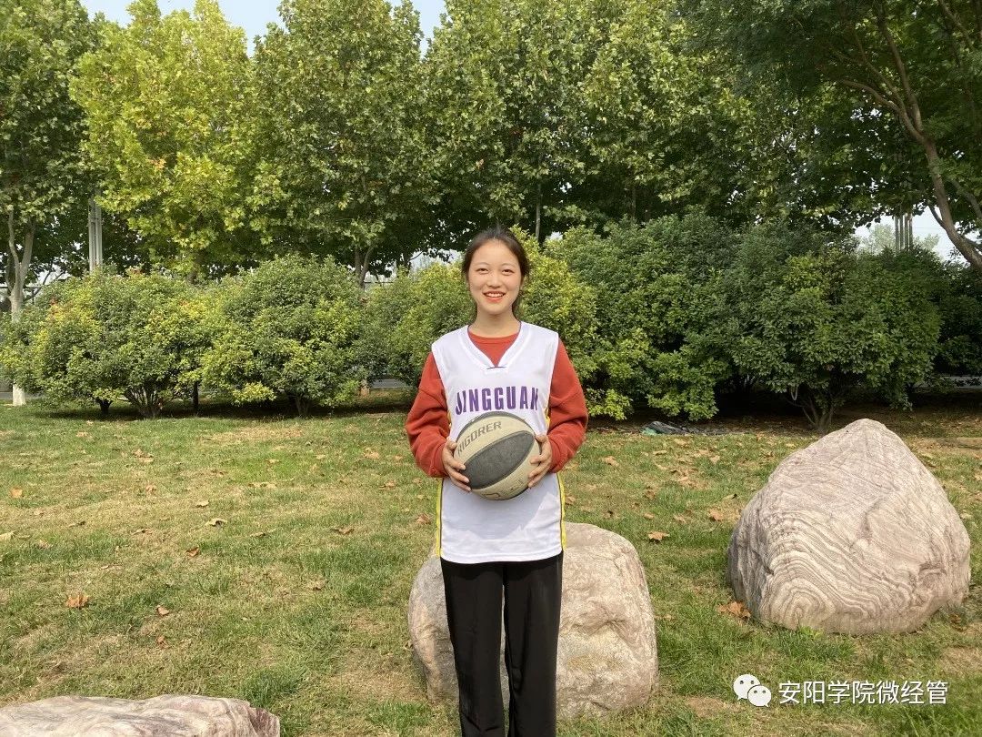 球衣:7姓名:郭雯雯班级专业:人力资源管理专科1903个人格言:篮球没