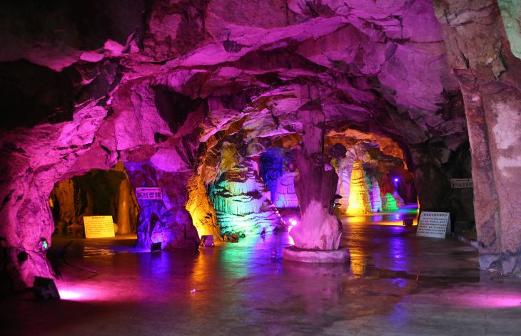 10232627伊春金山金秘洞清源湖谕霖射击场一日游仅55元