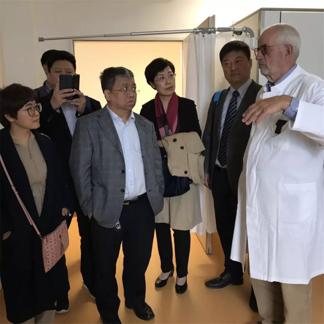 中大人物张亚男一位爱宠患者最懂女人的乳腺外科医生