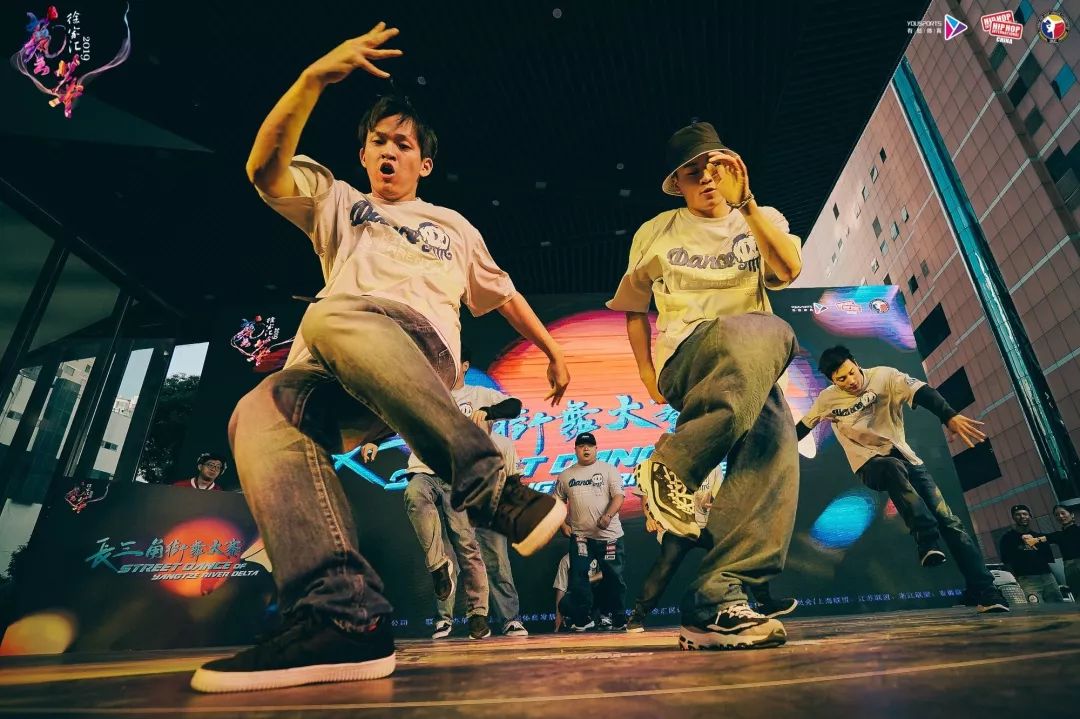 街舞),popping(震感舞),waacking(甩手舞),crew battle(团队斗舞)几大