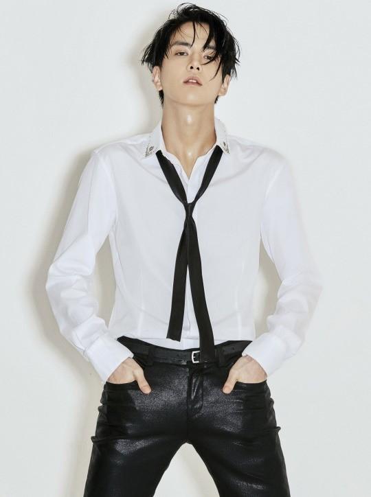 蔡亨源金辉映等男团成员携手拍杂志写真