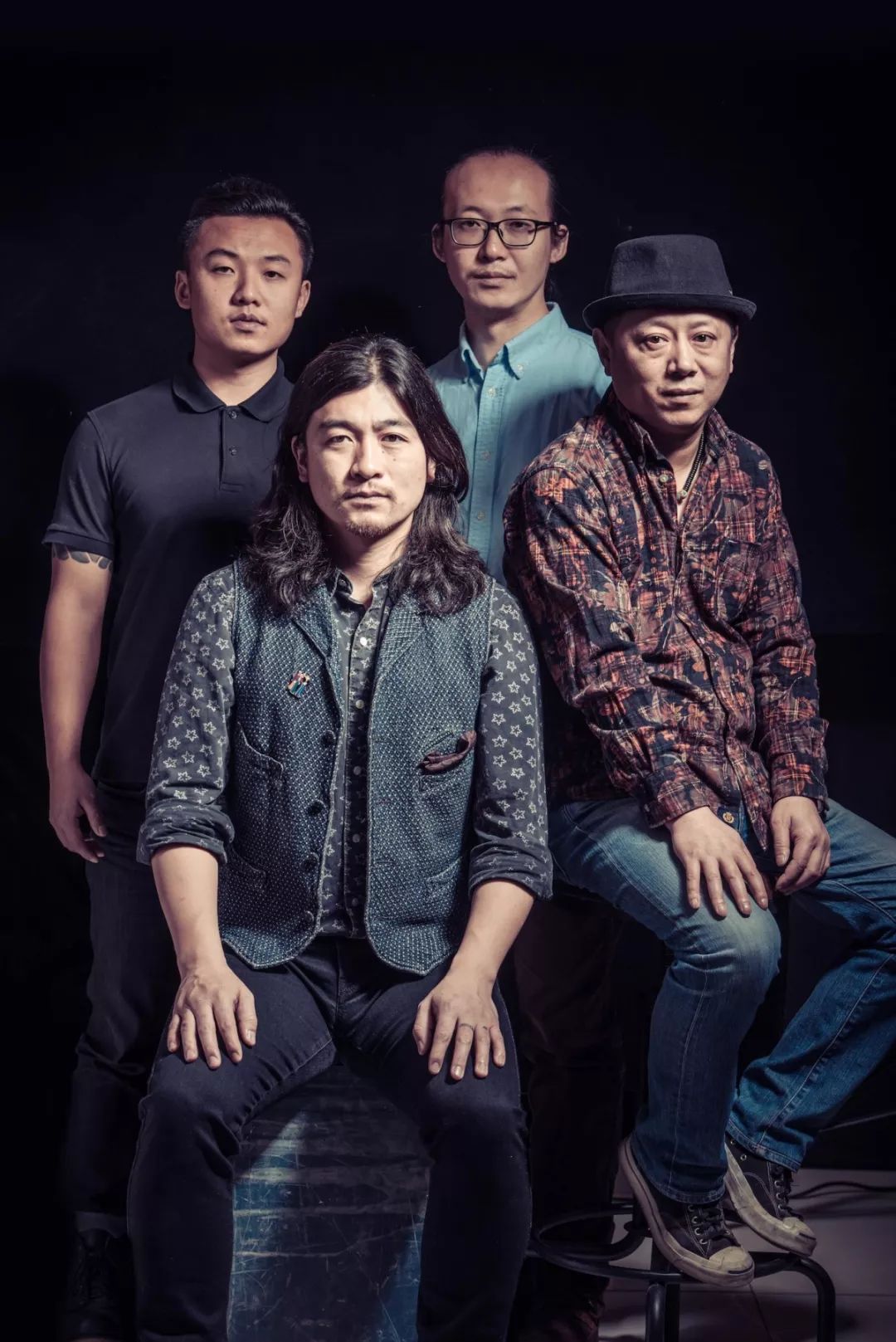 低苦艾黄河穿城而过城市下的乐队