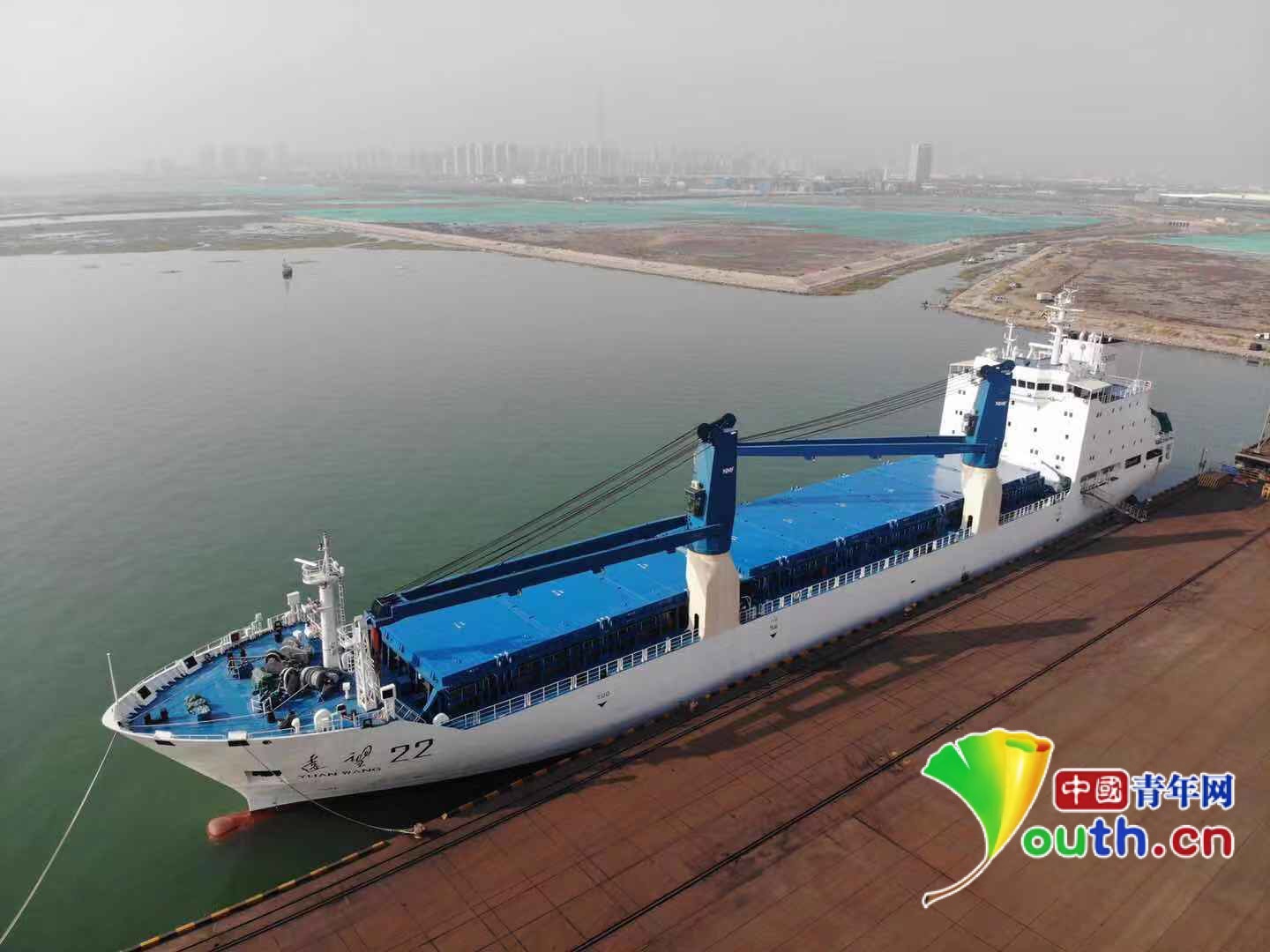 日,由远望21号,22号组成的火箭运输船队从中国卫星海上测控部母港出发