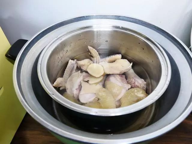 这道柚子鸡汤,做法简单,开胃润肺,养身佳品