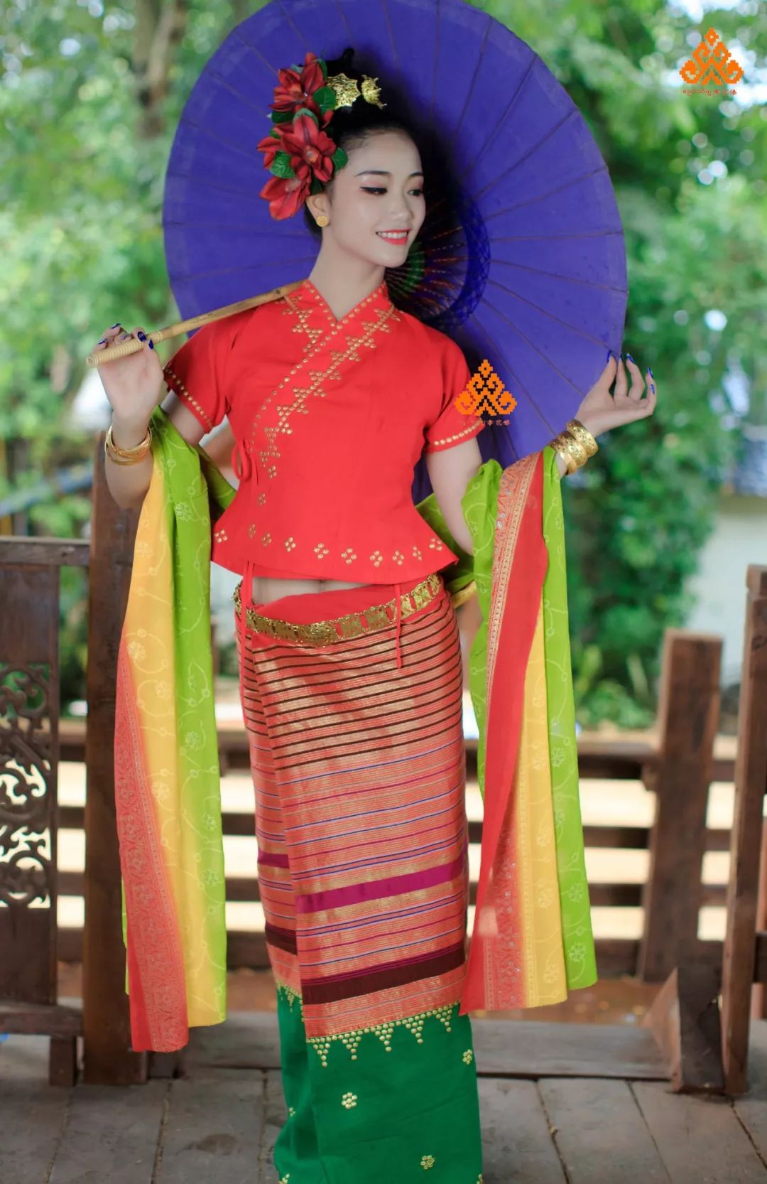 择一城终老遇一人白首傣族传统新郎新娘服饰