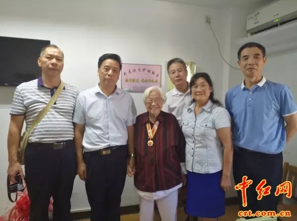 广东省南雄市老促会会长涂运发率本会工作人员,到广州中山大学附属第