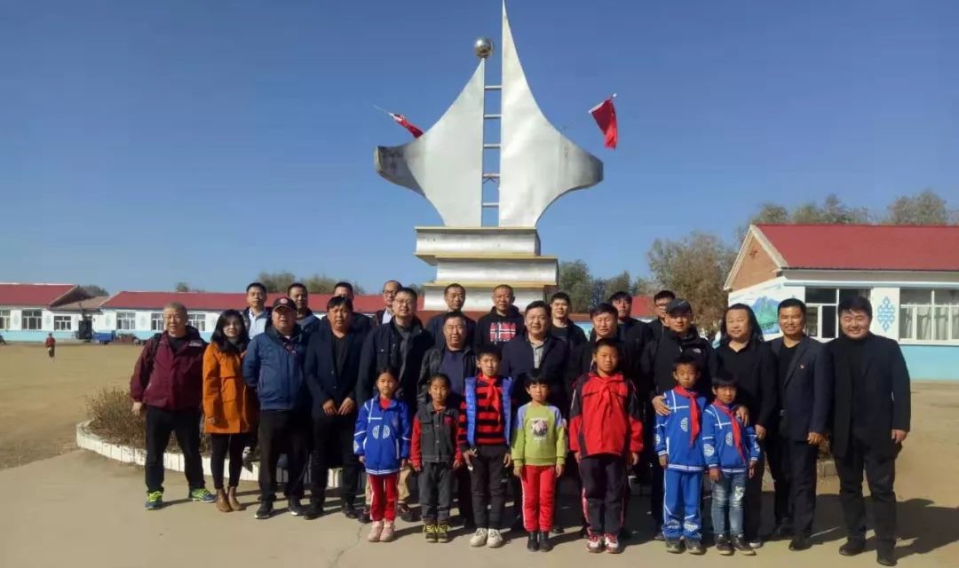 新闻微速递_扎旗