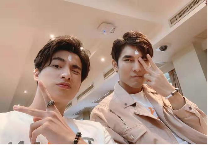 真爱墨菲定律:tharn被type称赞,芳心暗喜,两人要干嘛