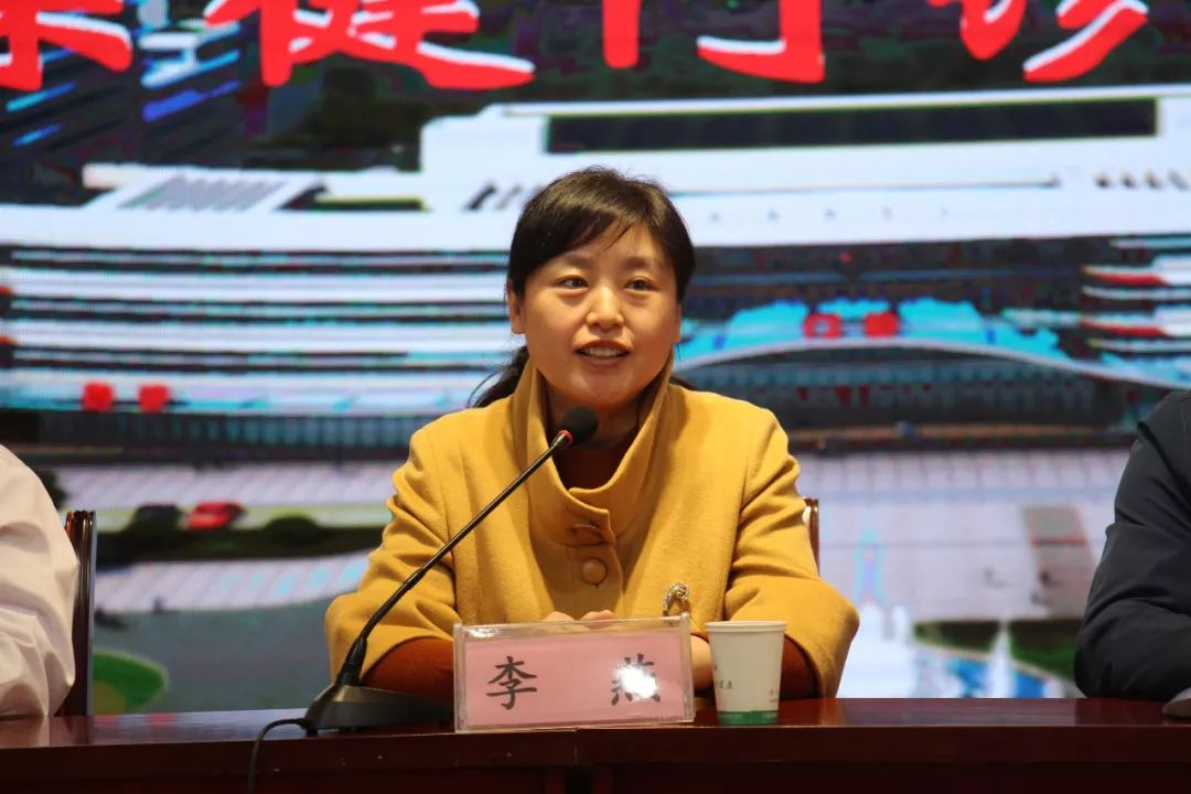 之后,李燕主任从儿童系统保健的重要性及具体实施方法,儿童喂养行为