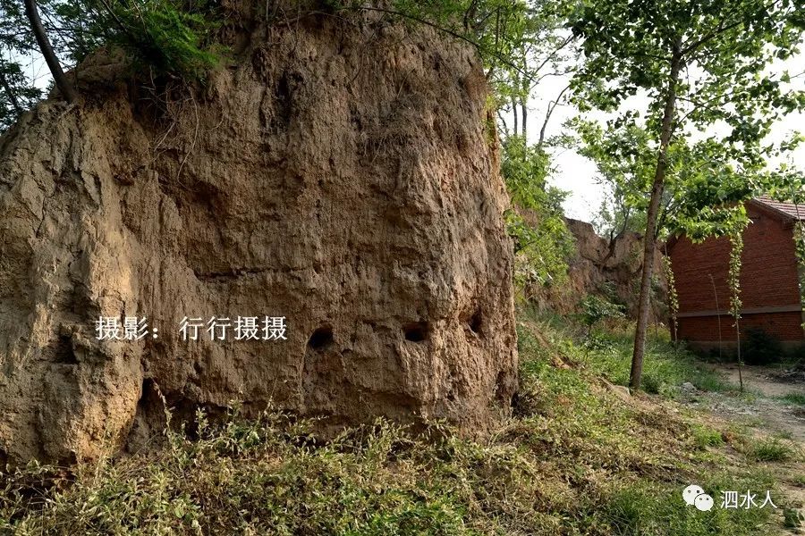 2014年5月8日,行行摄摄在探秘古卞国遗址时拍摄的情景纪实图片.