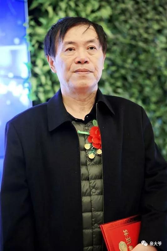 家 孙晓娅诗人:杜杜 雁西,陆健,江小鱼诗人李伟主持人雅礼在颁奖